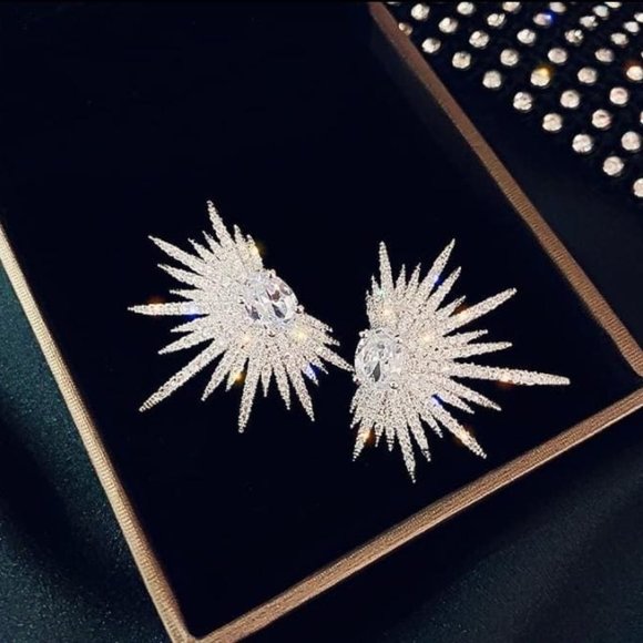 New 925 Radiation Sparkling Silver Plated Rhinestone Spikes Stud Earing - Picture 7 of 7